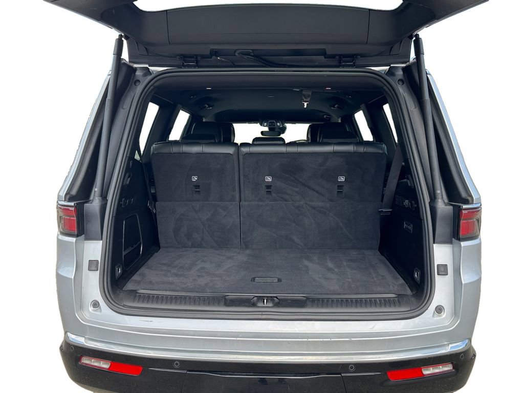 Used 2024 Jeep Wagoneer Series III AWD/4WD image 14