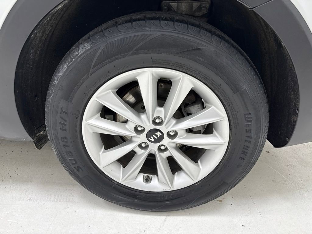 Used 2019 Kia Sorento LX image 7