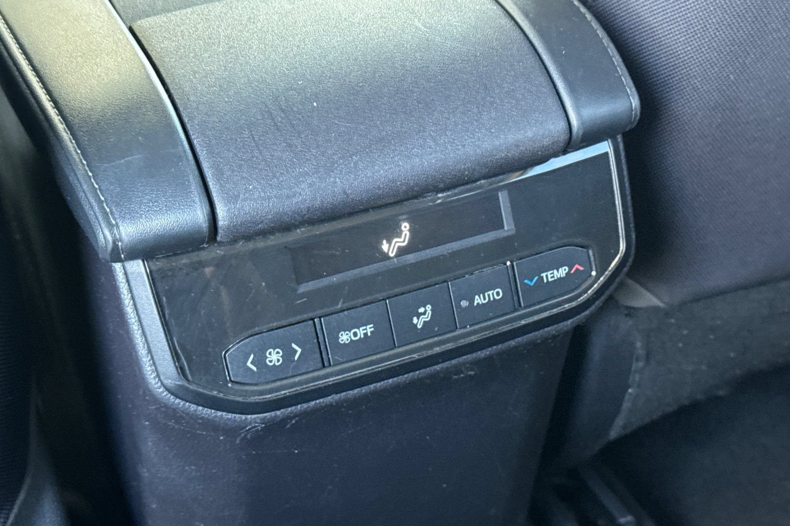 Used 2023 Toyota Highlander LE AWD/4WD image 13