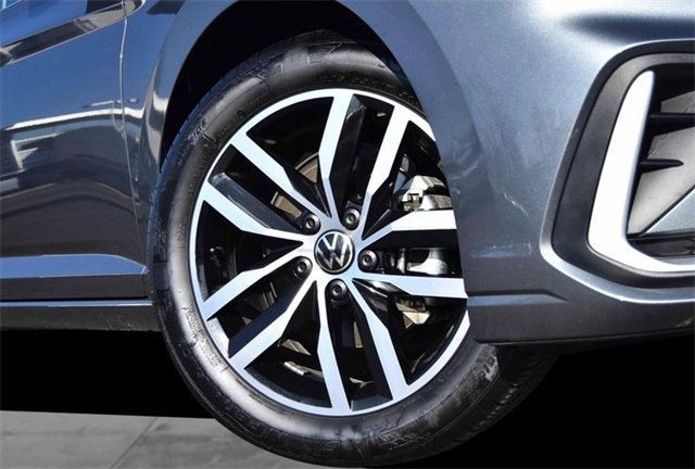 Certified 2025 Volkswagen Jetta SE w/ Sunroof Package image 3