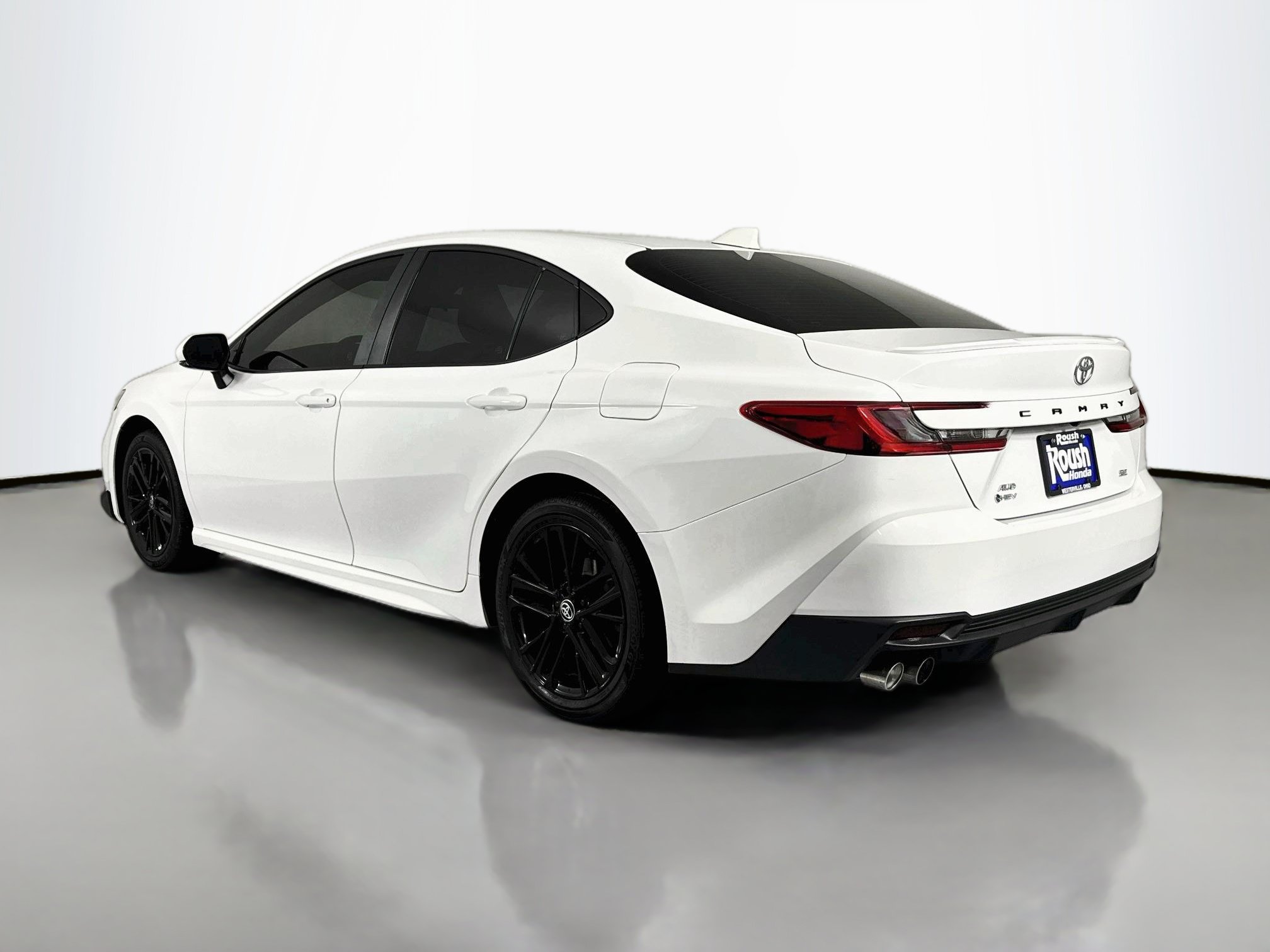 Used 2025 Toyota Camry SE AWD/4WD image 7