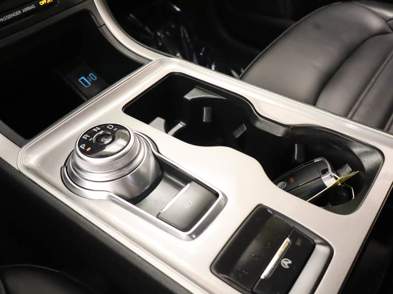 Used 2024 Ford Edge SEL AWD/4WD image 9