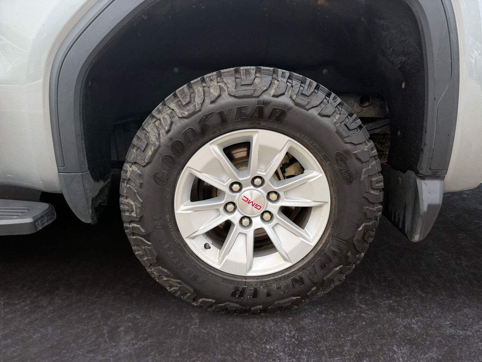 Used 2024 GMC Sierra 1500 SLE w/ Preferred Package AWD/4WD image 15