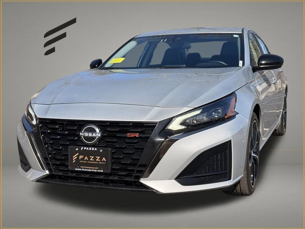 Used 2024 Nissan Altima 2.5 SR image 1