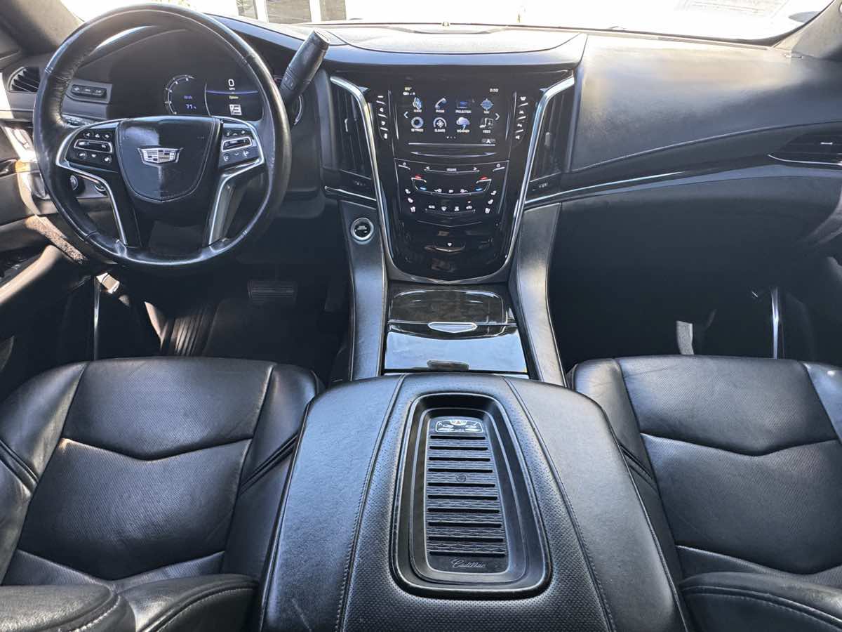 Used 2018 Cadillac Escalade Platinum AWD/4WD image 20