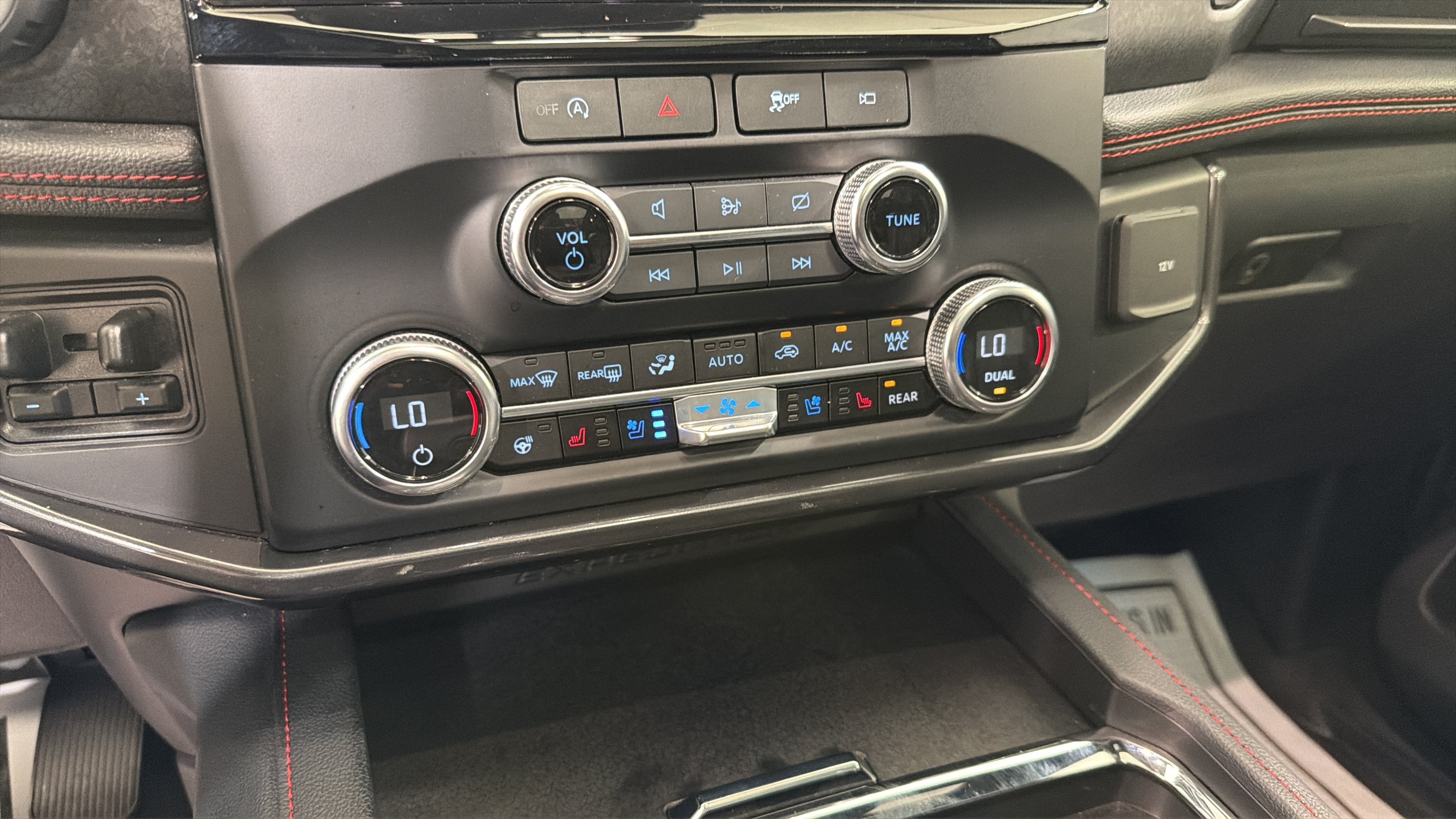 Used 2023 Ford Expedition Limited AWD/4WD image 18