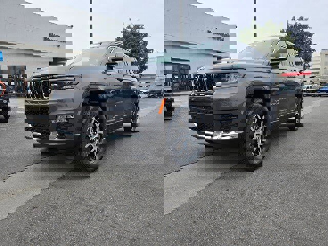 New 2025 Jeep Grand Cherokee L Limited w/ Trailer Tow Package image 4
