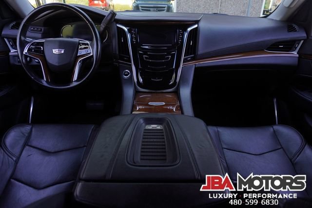 Used 2018 Cadillac Escalade Premium Luxury AWD/4WD image 12
