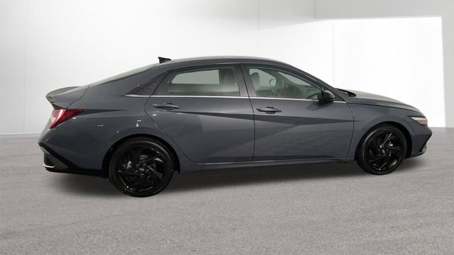 New 2026 Hyundai Elantra SEL Sport Premium FWD image 9