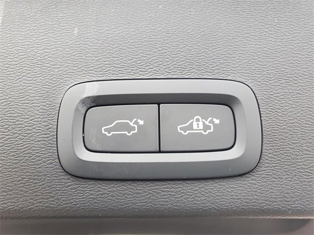 Used 2025 Volvo XC40 B5 Core w/ Protection Package Premier image 37