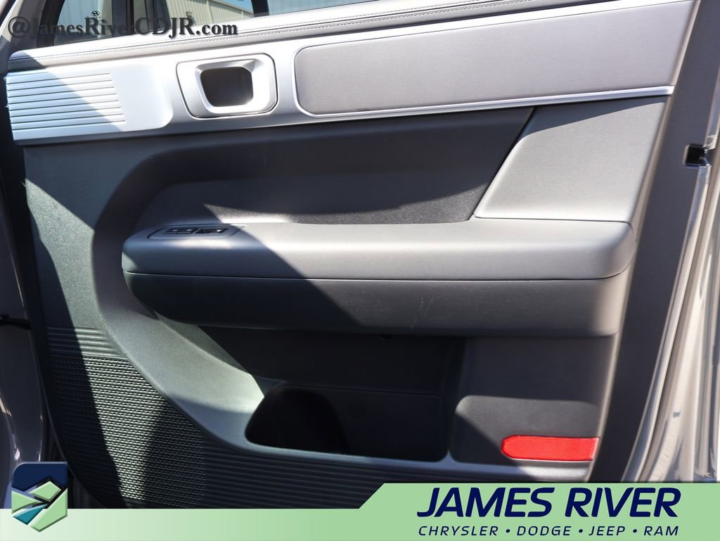 Used 2026 Hyundai Santa Fe SE image 8