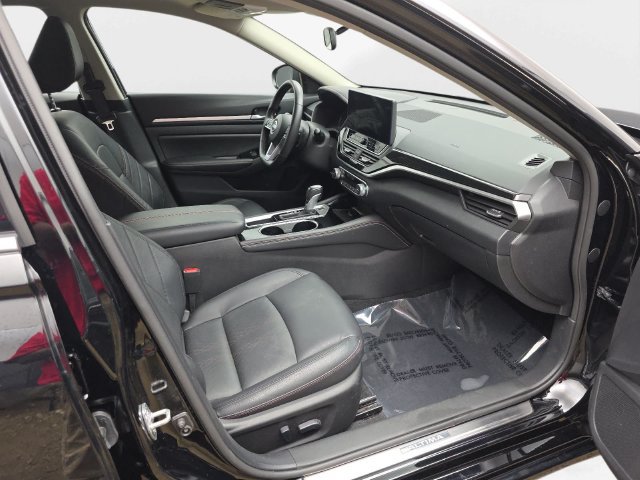 Used 2025 Nissan Altima 2.5 SR w/ SR Premium Package FWD image 37