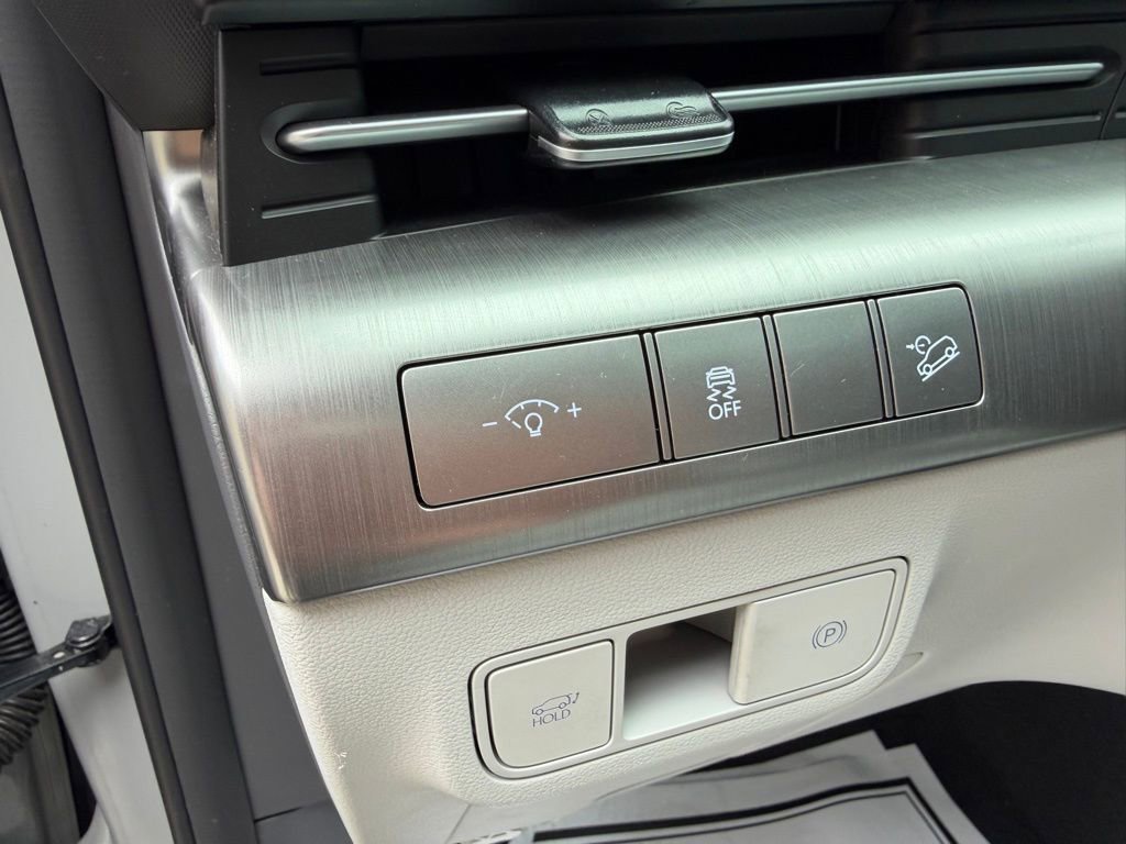 Used 2024 Hyundai Kona Limited FWD image 13