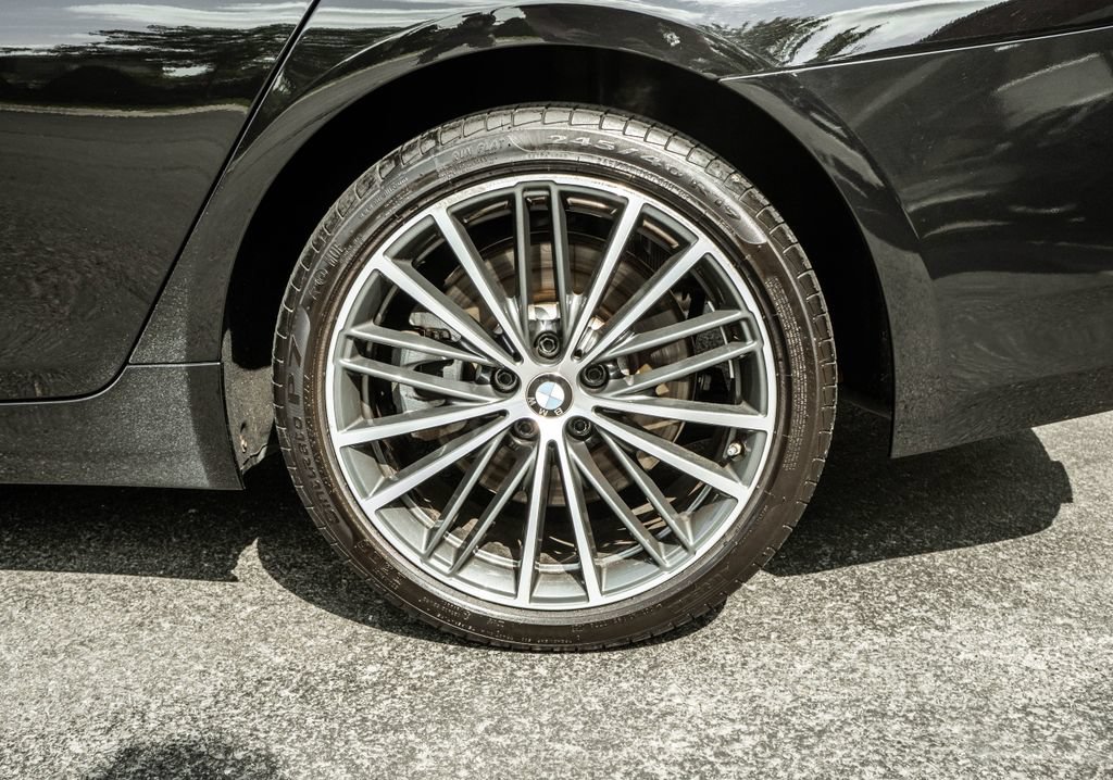 Used 2023 BMW 540i xDrive w/ Premium Package AWD/4WD image 32