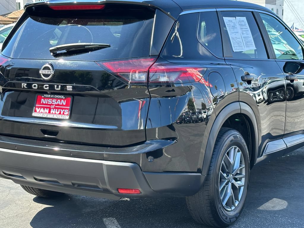Used 2024 Nissan Rogue S FWD image 8
