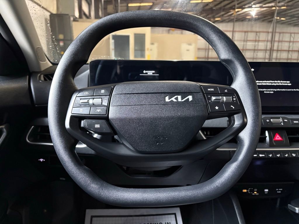 Used 2025 Kia K4 LXS FWD image 24