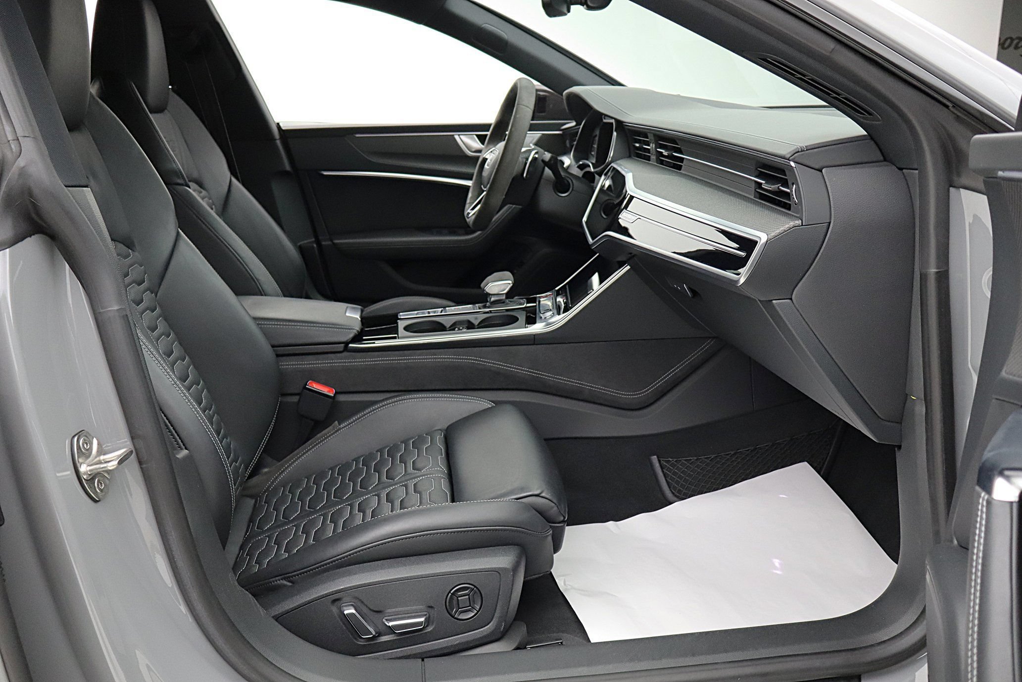 Used 2022 Audi RS 7 Sportback AWD/4WD image 28