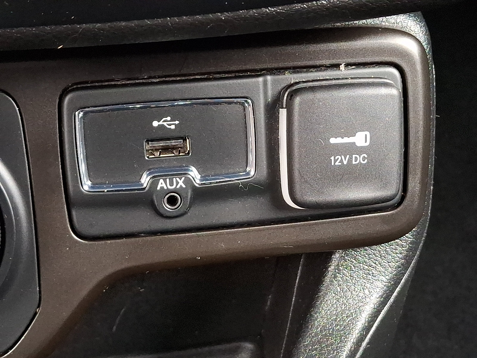 Certified 2019 Jeep Renegade Limited w/ UConnect 8.4 Nav Group AWD/4WD image 26
