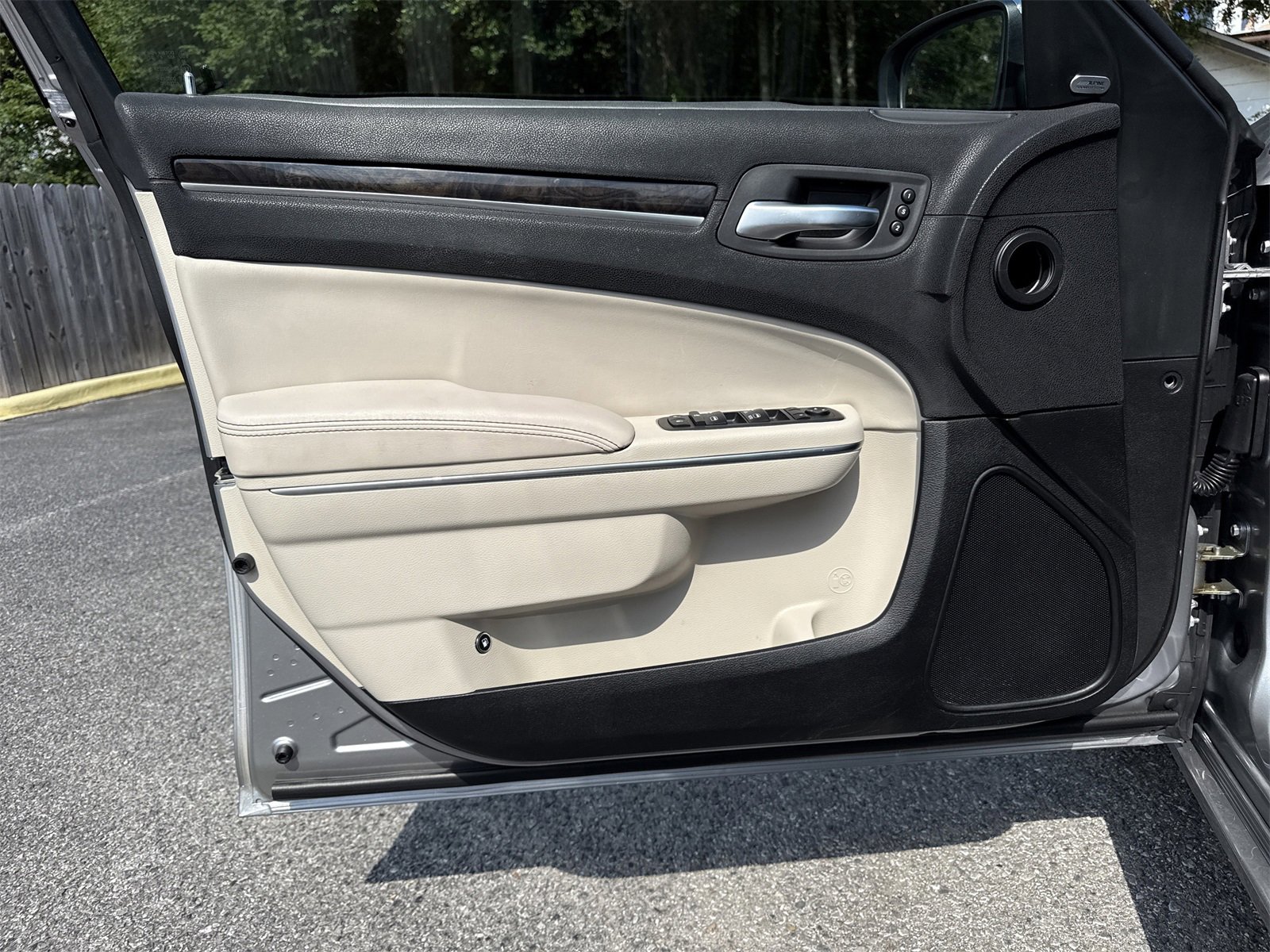 Used 2018 Chrysler 300 Limited w/ Safetytec Plus Group image 14