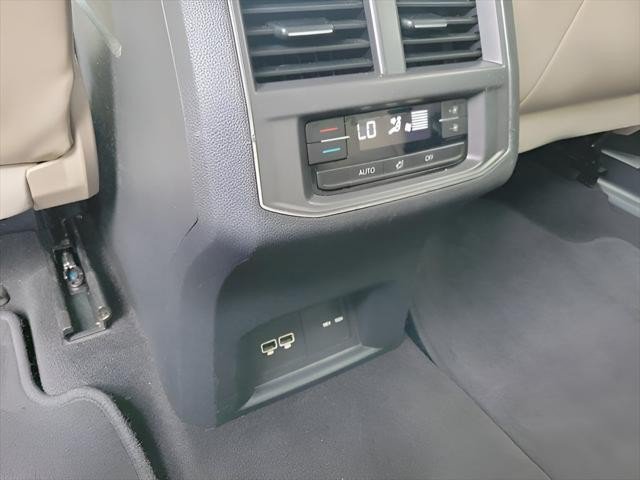 Used 2018 Volkswagen Atlas SEL FWD image 12