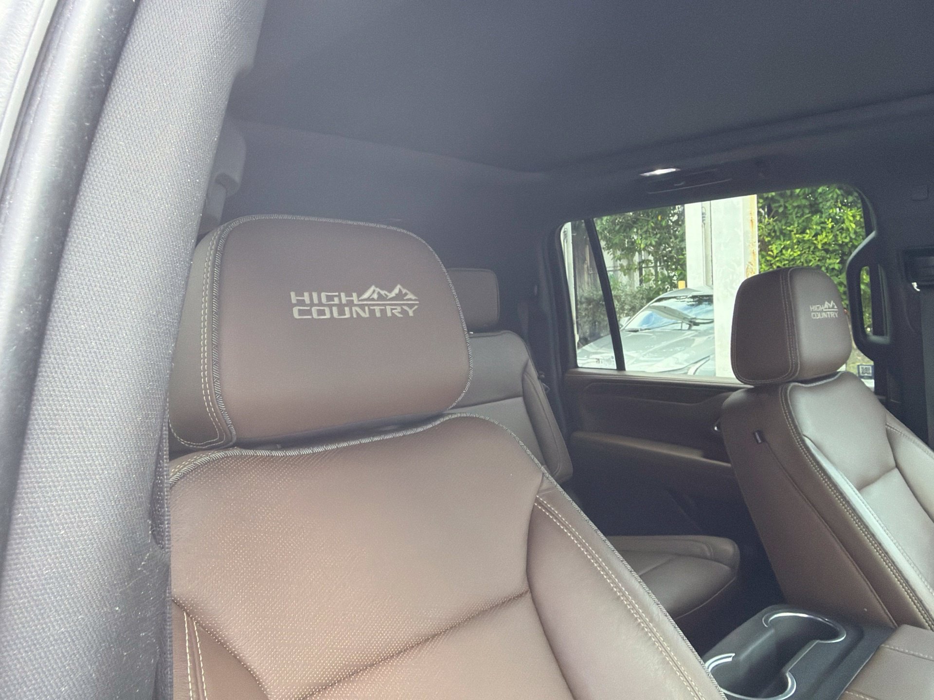 Used 2023 Chevrolet Suburban High Country RWD image 9