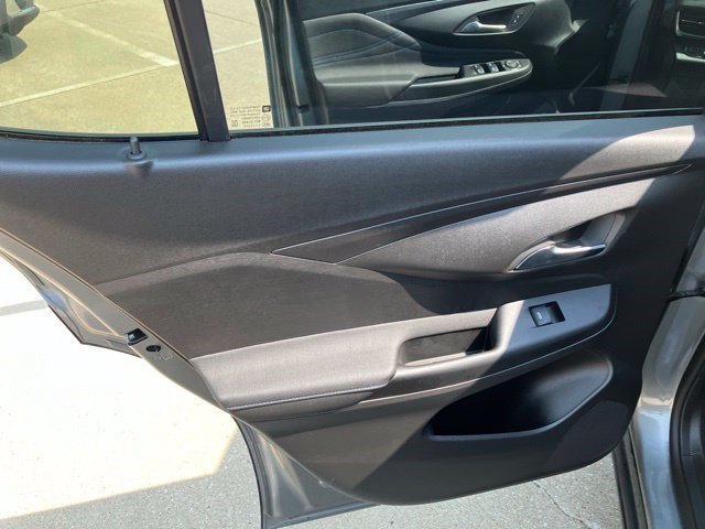 Used 2025 Buick Envista Sport Touring w/ Convenience II Package FWD image 23
