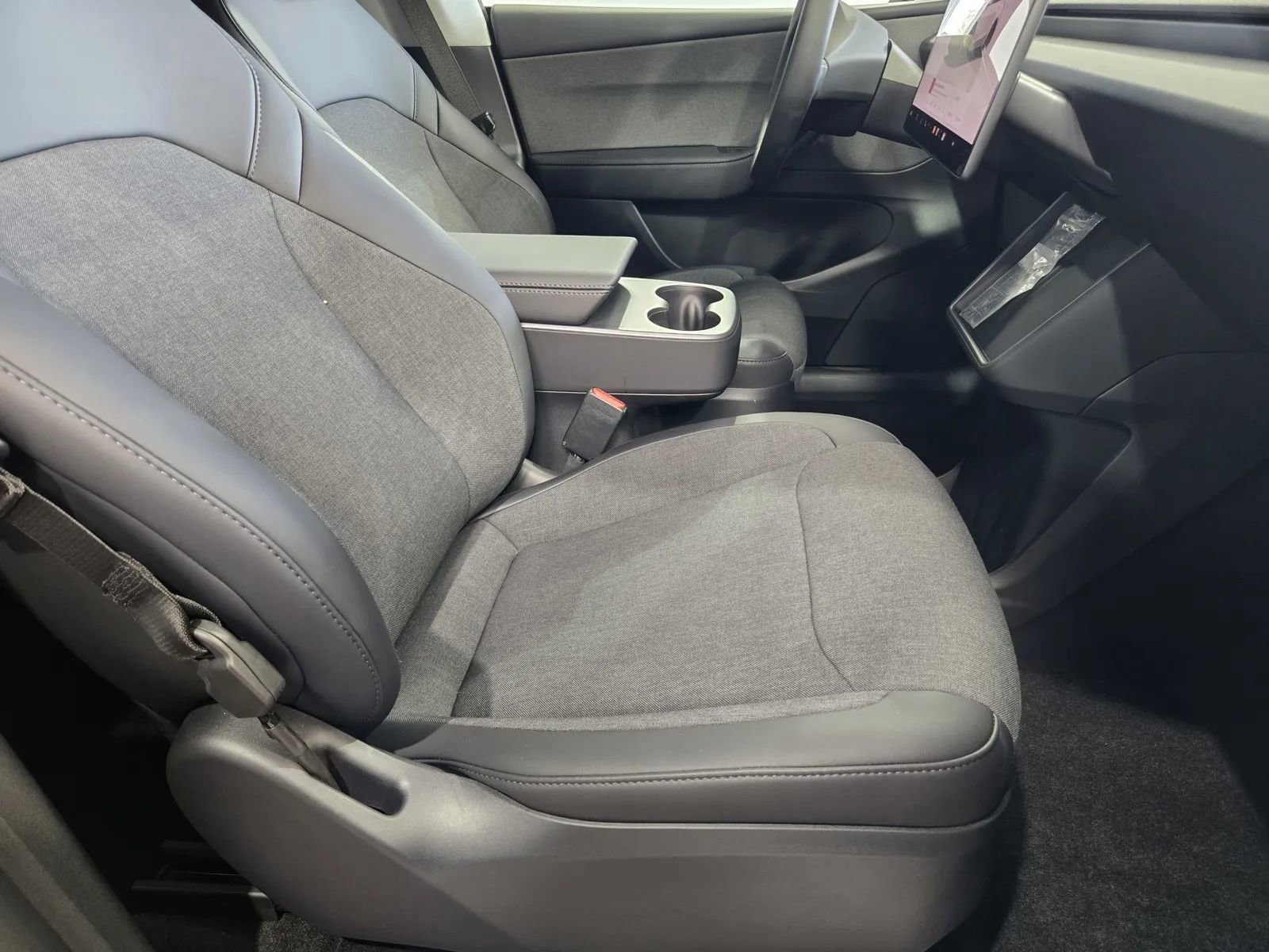 Used 2026 Tesla Model Y Long Range RWD image 7