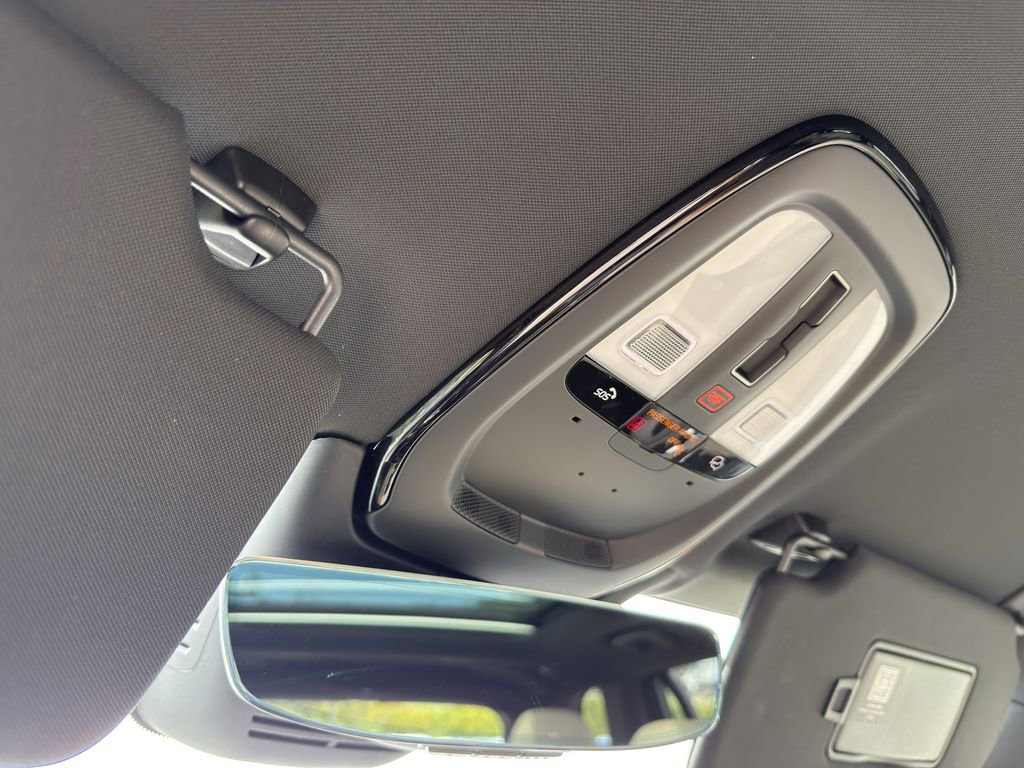 Certified 2025 Volvo XC90 B6 Plus image 28