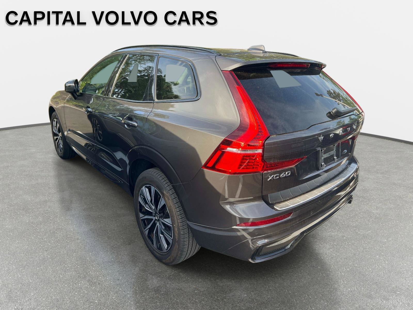 Used 2024 Volvo XC60 B5 Core w/ Protection Package Premier image 4