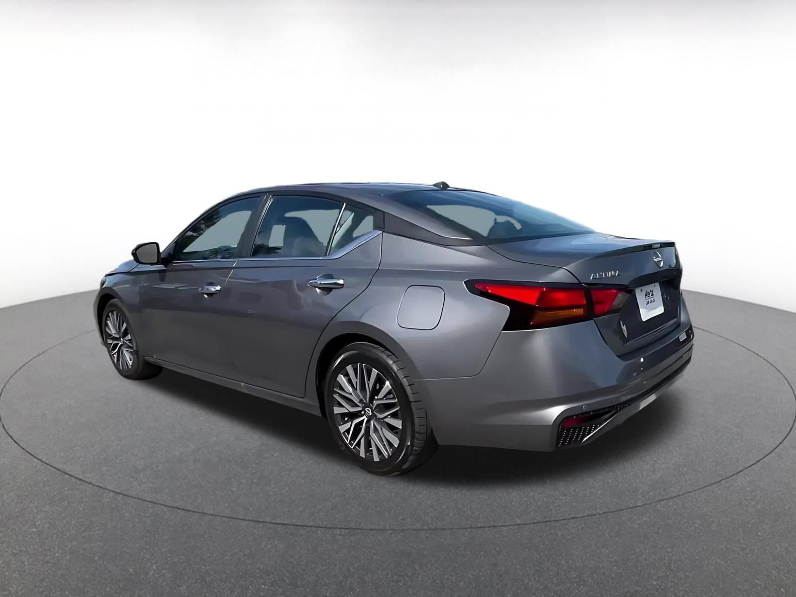 Used 2025 Nissan Altima 2.5 SV FWD image 10