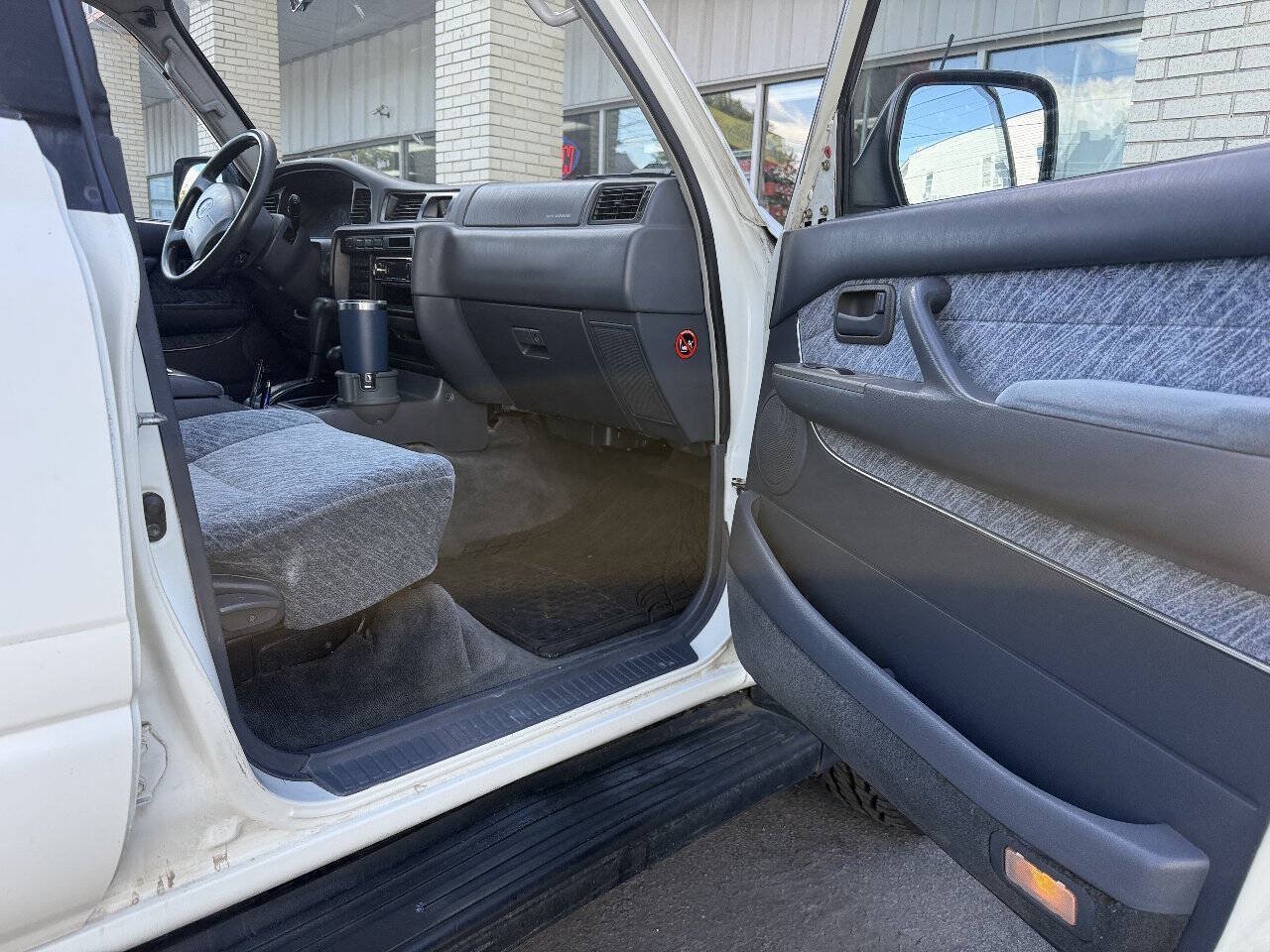 Used 1996 Toyota Land Cruiser w/ Convenience Pkg AWD/4WD image 10