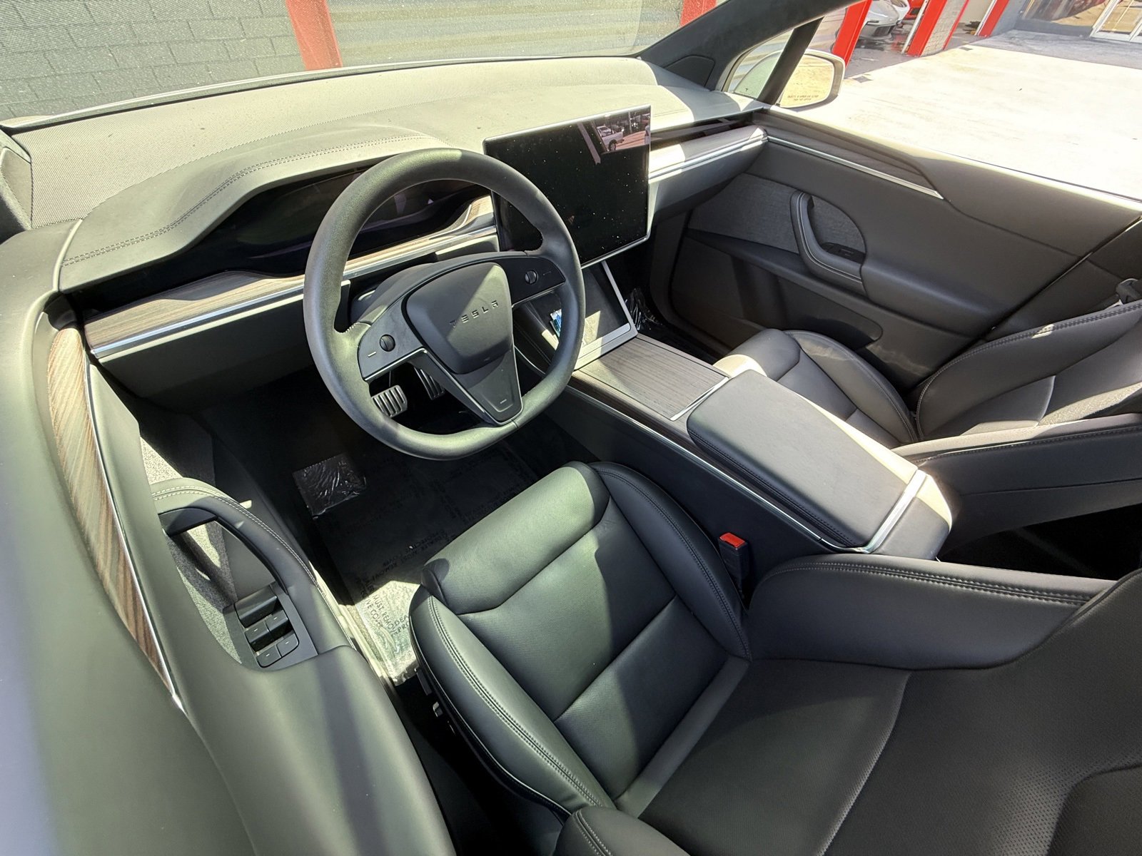 Used 2024 Tesla Model X image 17