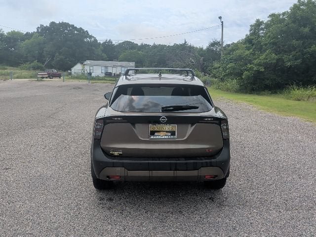 Used 2025 Nissan Kicks SR w/ SR Premium Package FWD image 4