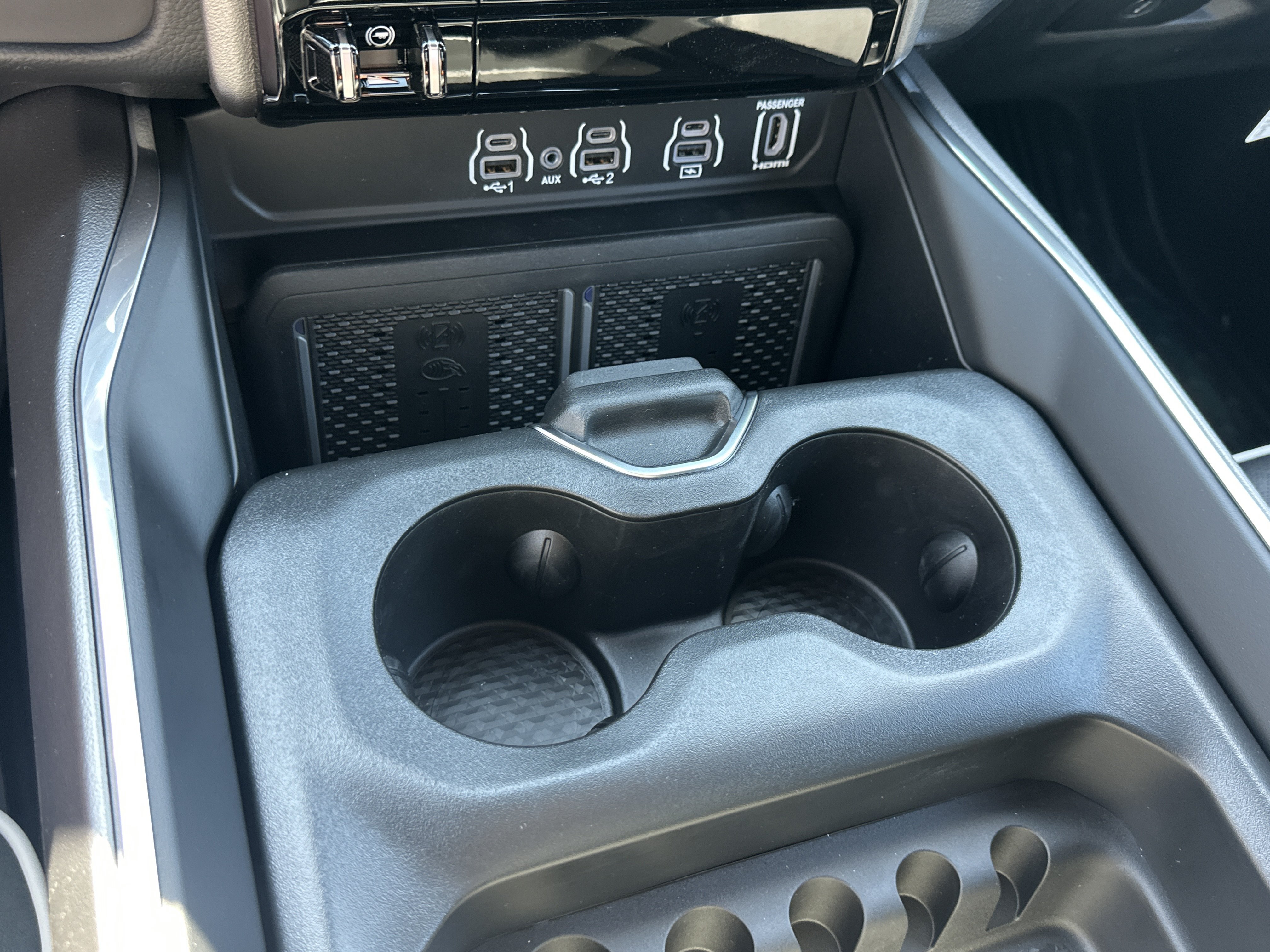 New 2026 RAM 1500 Laramie w/ Night Edition AWD/4WD image 7