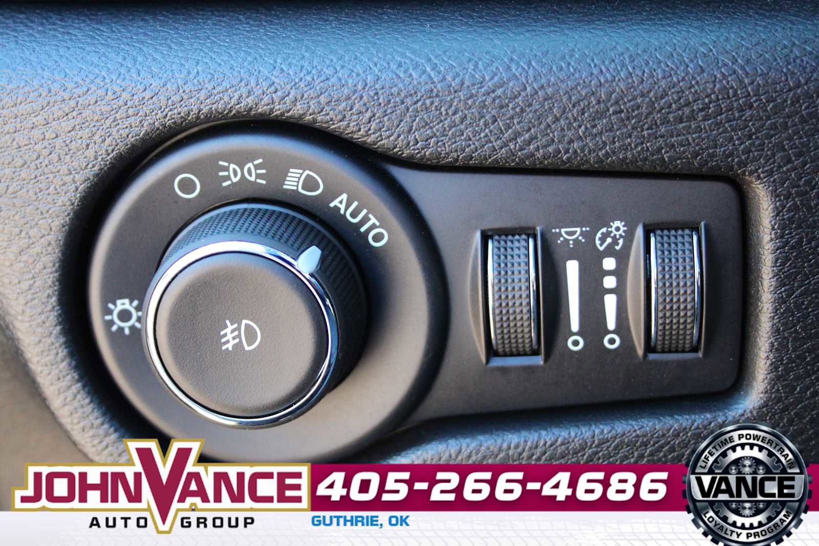 Used 2025 Chrysler Pacifica Limited FWD image 37