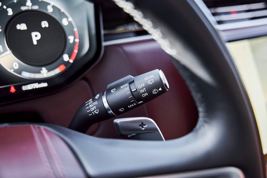 Used 2025 Land Rover Range Rover SE image 57