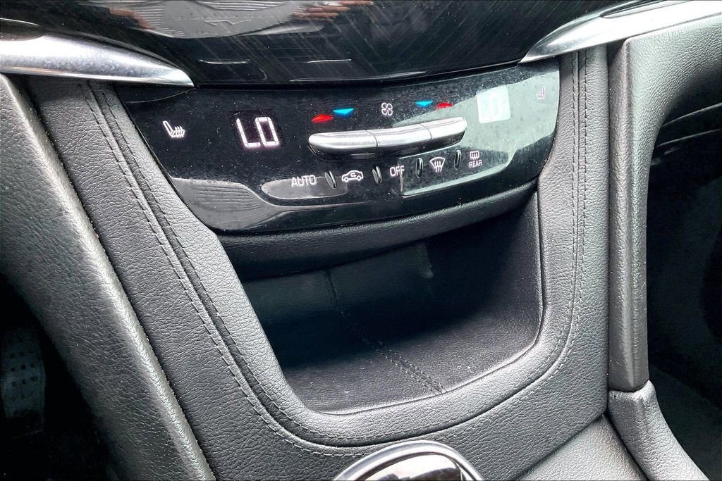 Used 2020 Cadillac XT6 Premium Luxury image 25