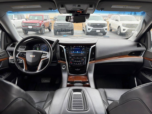 Used 2019 Cadillac Escalade Luxury AWD/4WD image 26
