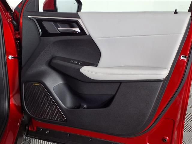 Used 2025 Mitsubishi Outlander SE image 8