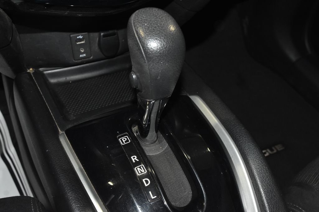 Used 2014 Nissan Rogue SV image 16