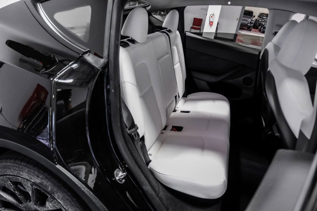 Used 2023 Tesla Model Y Long Range AWD/4WD image 31