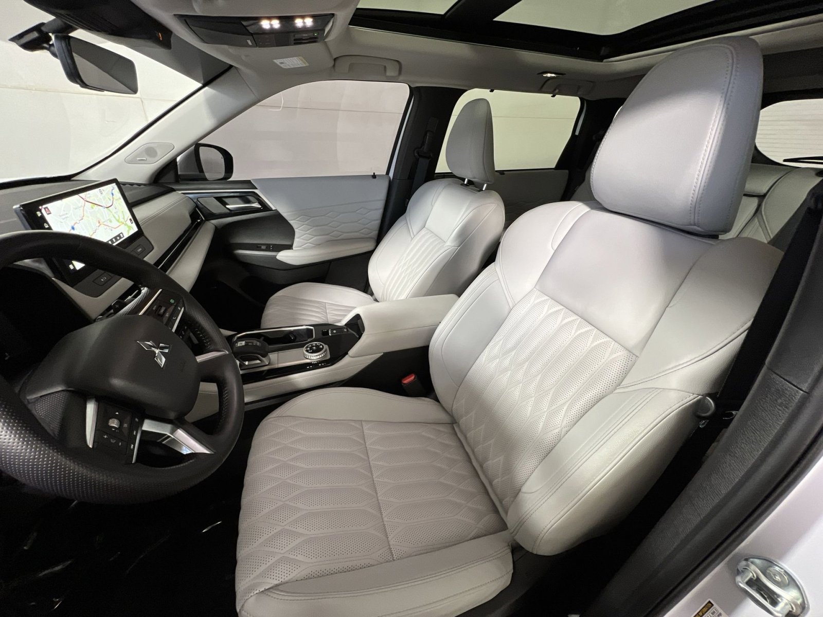 Used 2025 Mitsubishi Outlander SEL image 13