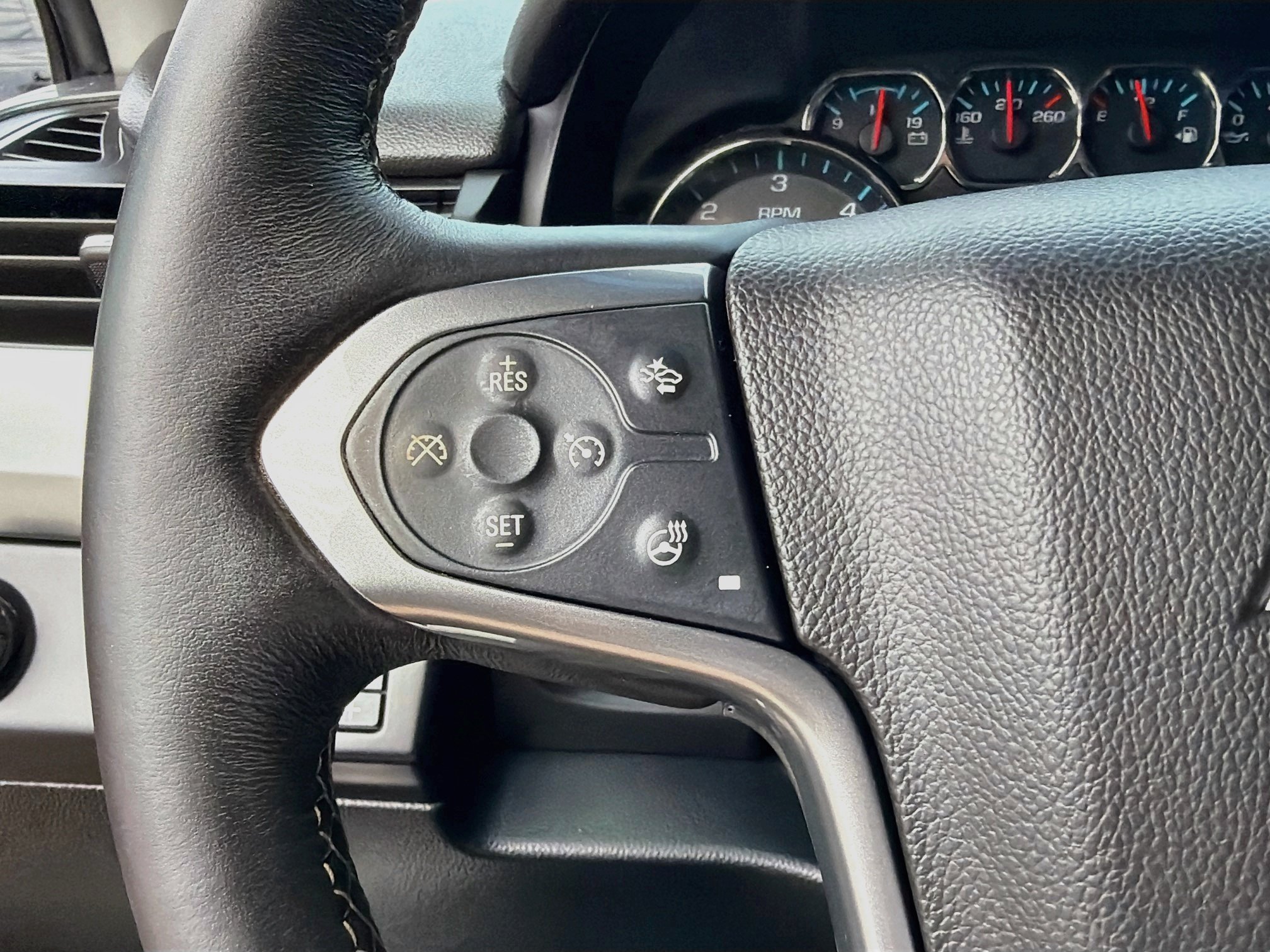 Used 2015 Chevrolet Suburban LTZ RWD image 40