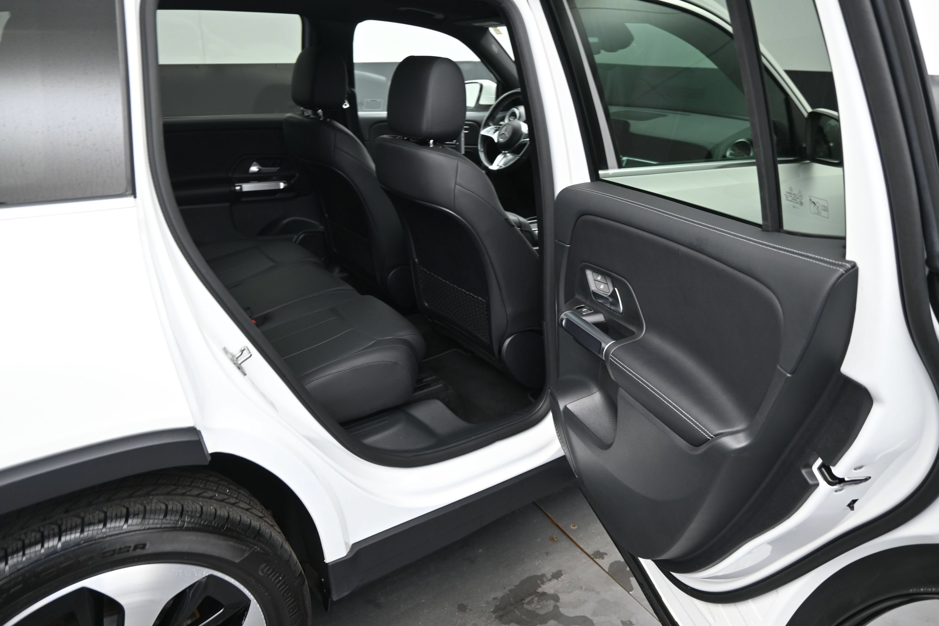 Used 2025 Mercedes-Benz GLB 250 4MATIC image 12