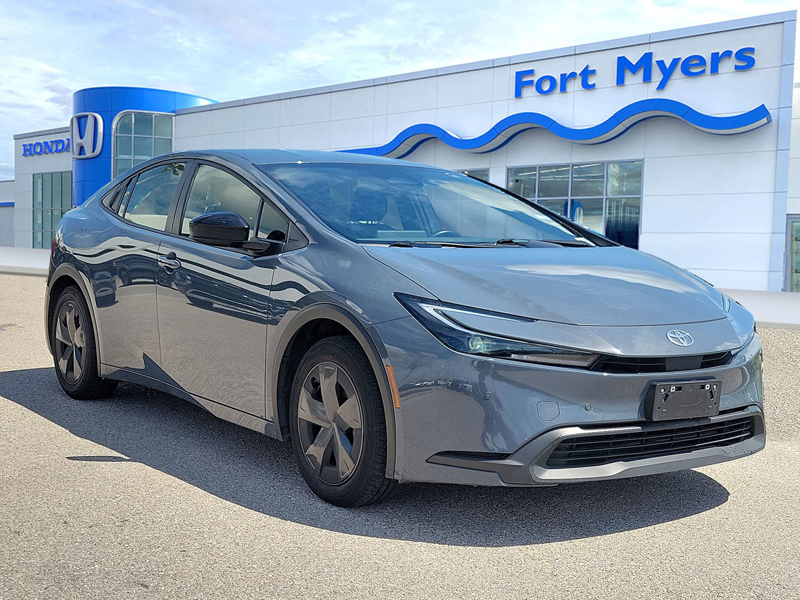 Used 2024 Toyota Prius LE FWD image 1