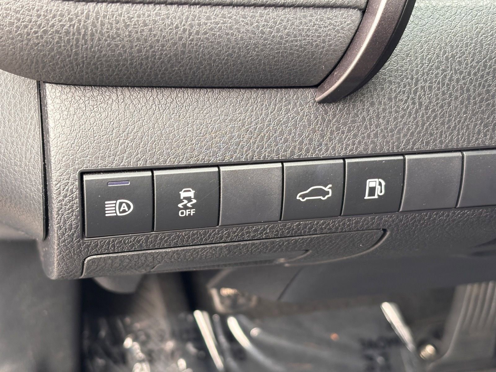 Used 2018 Toyota Camry LE FWD image 22
