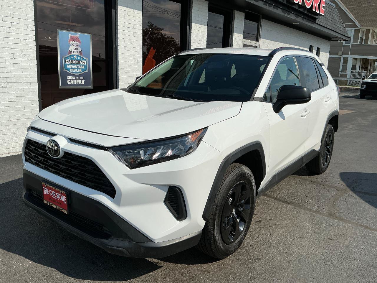Used 2021 Toyota RAV4 LE AWD/4WD image 2