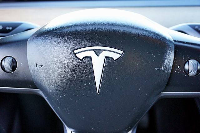 Used 2023 Tesla Model Y Long Range AWD/4WD image 39