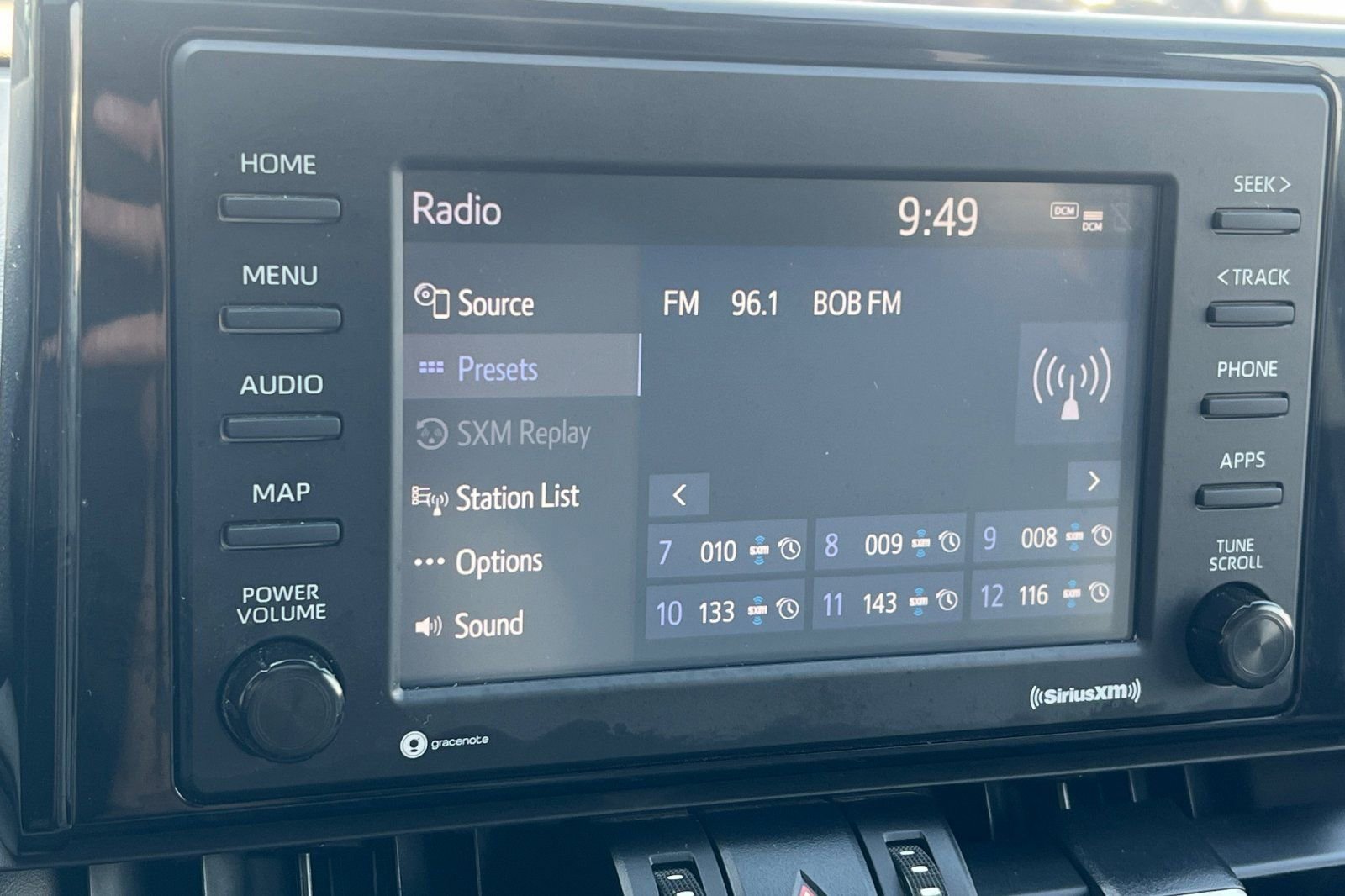 Used 2022 Toyota RAV4 XLE Premium image 18