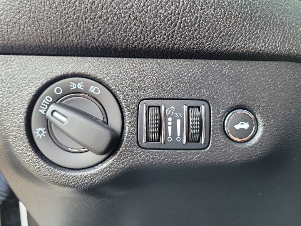 Used 2023 Dodge Challenger R/T image 18